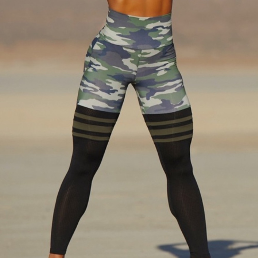 Bombshell Sportswear Camo leggings Size M